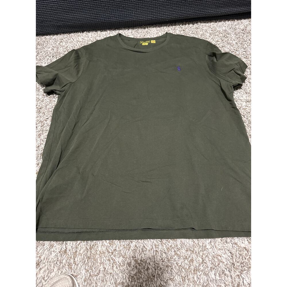 2 Men’s XL t-shirts polo green and American Eagle maroon